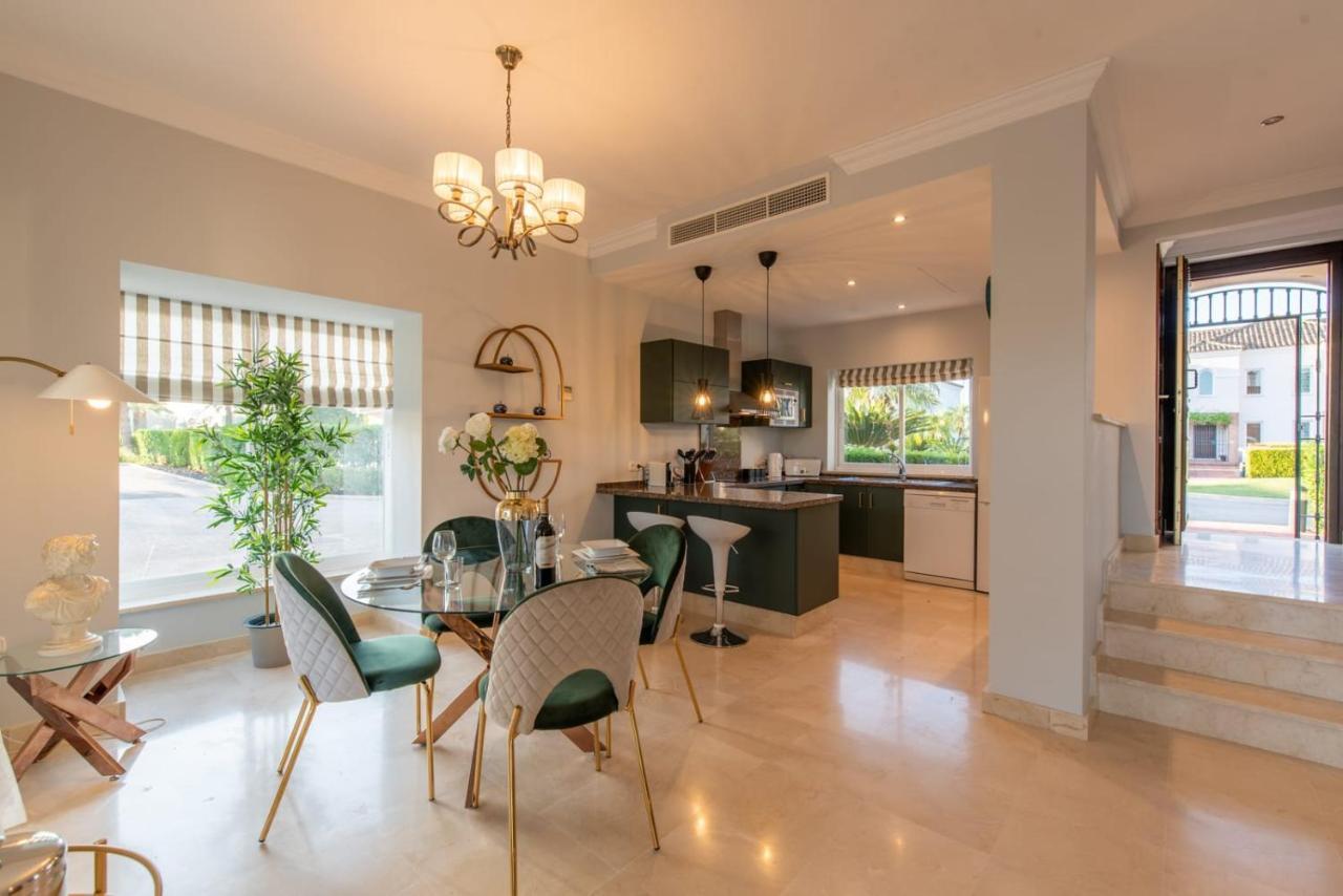 Arcos Gardens - The Townhouse - Luxury Accommodation アルコス・デ・ラ・フロンテーラ エクステリア 写真