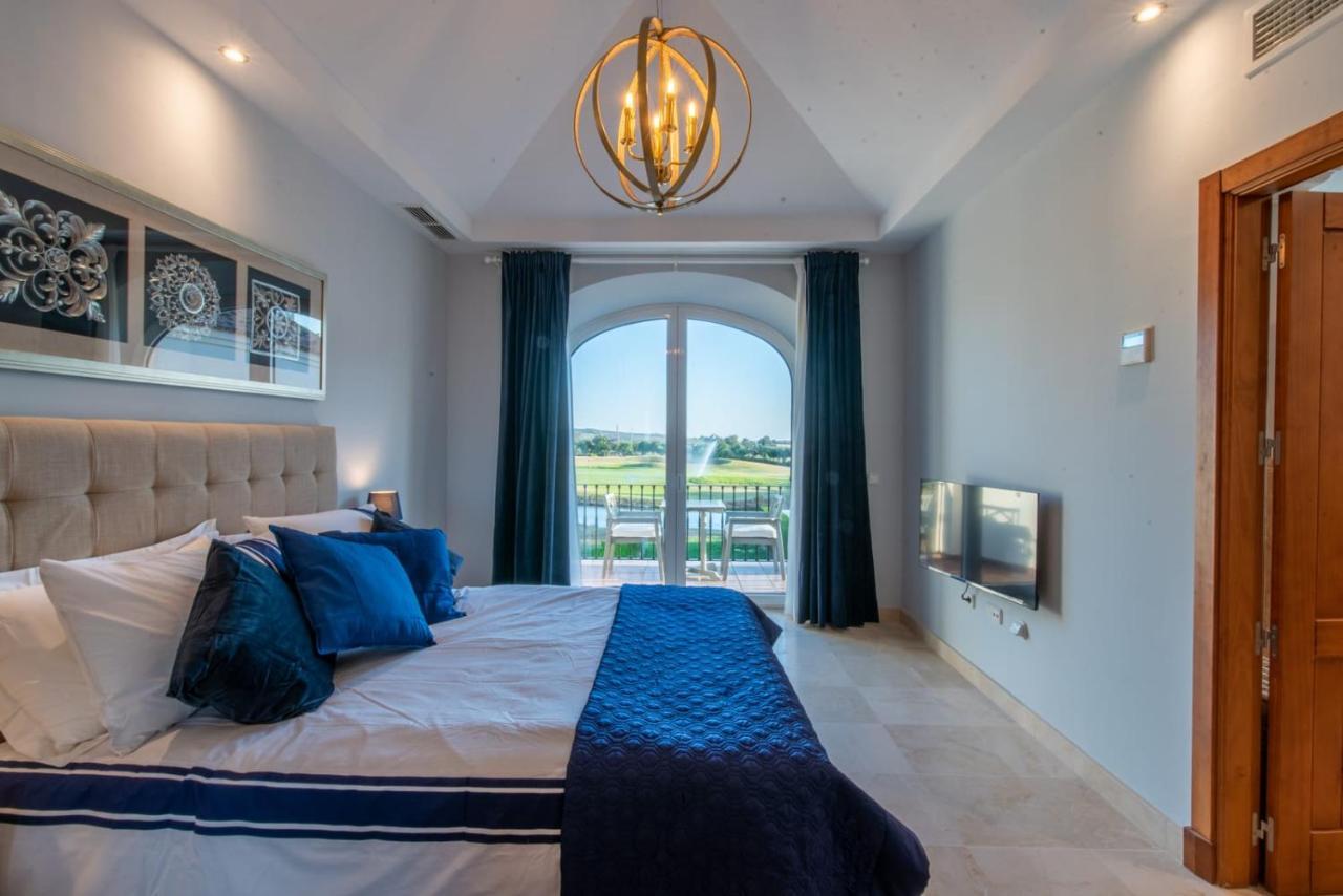 Arcos Gardens - The Townhouse - Luxury Accommodation アルコス・デ・ラ・フロンテーラ エクステリア 写真