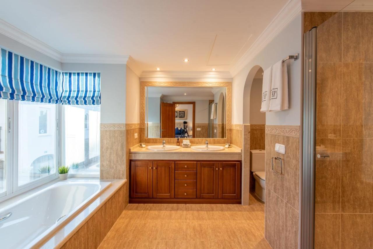 Arcos Gardens - The Townhouse - Luxury Accommodation アルコス・デ・ラ・フロンテーラ エクステリア 写真